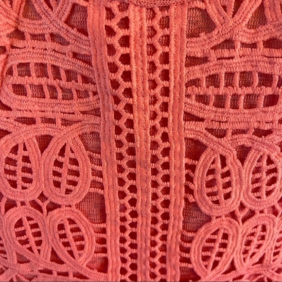 Taylor & Sage lace from tank with lace front detailing NWT size small peach - Picture 4 of 9